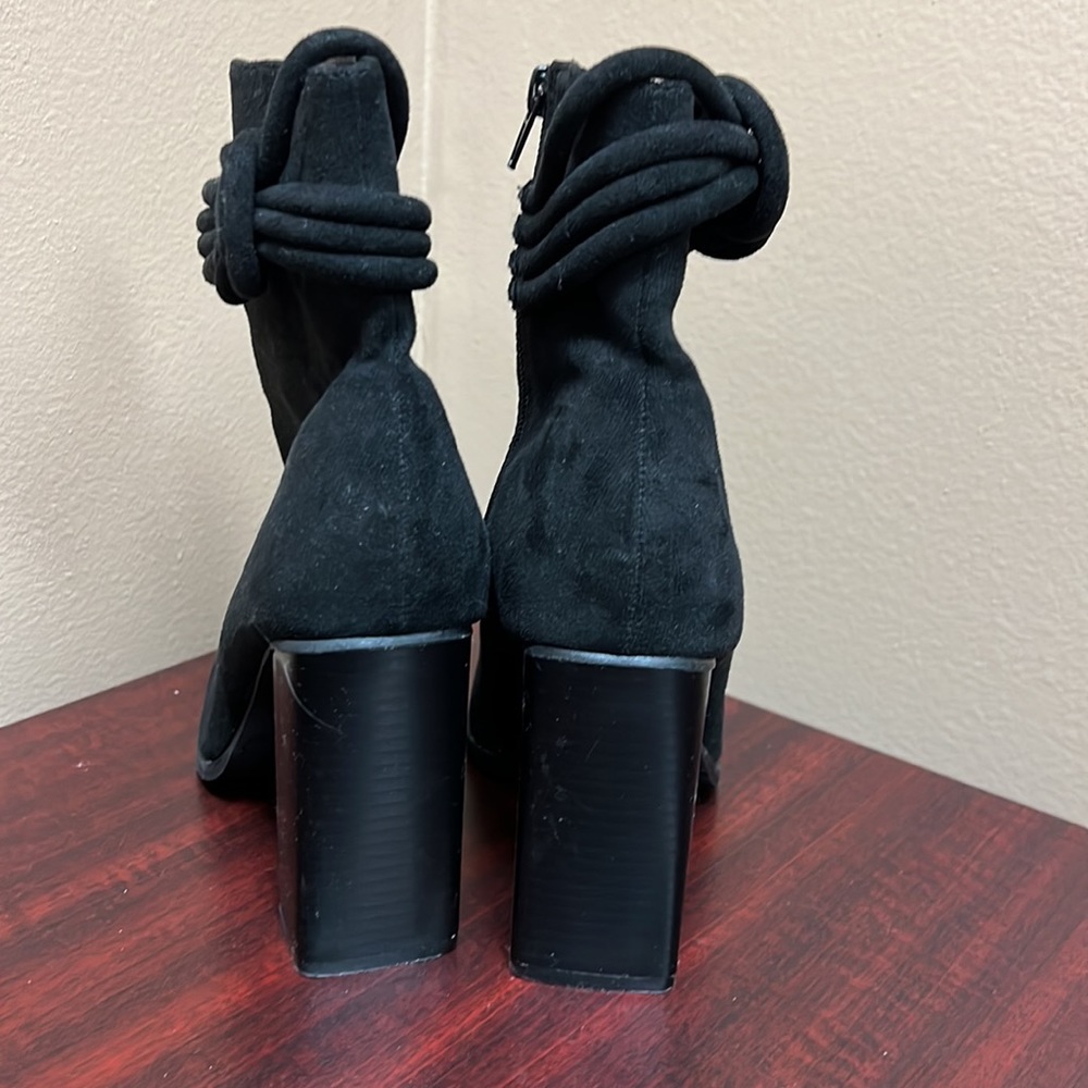 Shoes - Picture 3 of 4